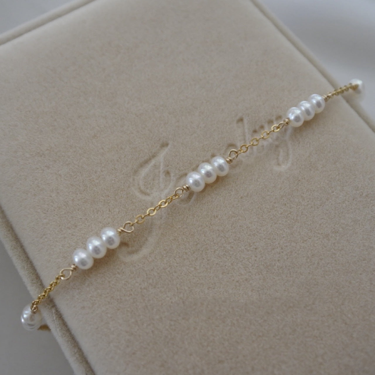 Aurora Natural Freshwater Pearl Silver Plated 18 Gold Bracelet